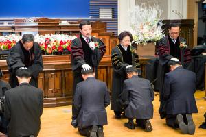  주일 3부 '장로장립, 안수집사임직예배'