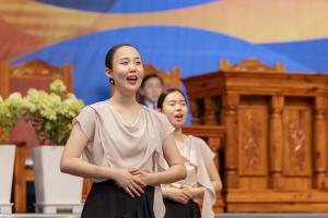  하계대성회 셋째날 평강의 날 감사예배 8권 영어판 출판 감사