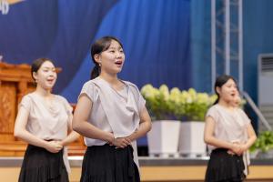  하계대성회 셋째날 평강의 날 감사예배 8권 영어판 출판 감사