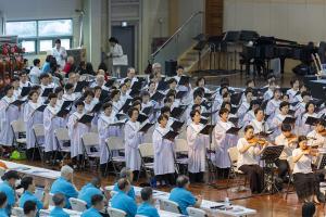  하계대성회 셋째날 평강의 날 감사예배 8권 영어판 출판 감사