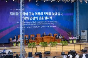  하계수련회 셋째날 평강의 날 및 구속사 시리즈 제9권 영문판 일어판 출판 감사예배